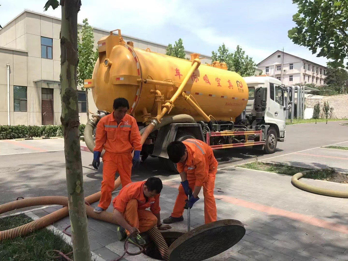 大岭山镇化粪池清理与5-8吨吸粪车施工效率分析